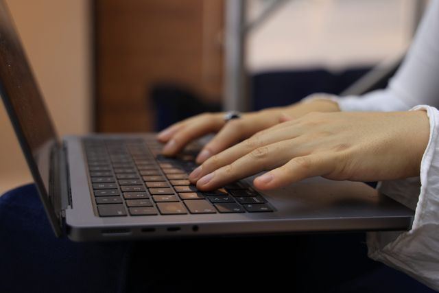 5 Ways Screenshots Save Time in Daily Developer Workflows